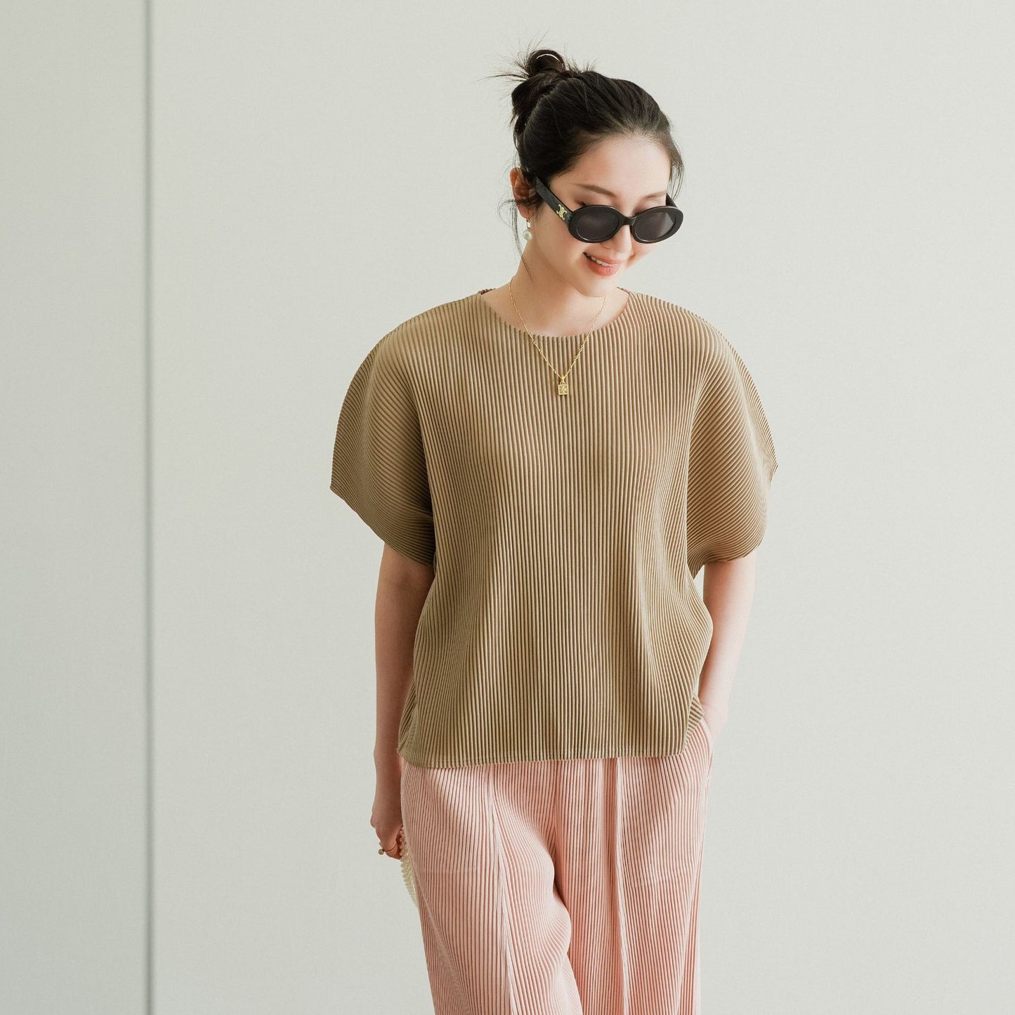 Comfortable Casual Basic Round Neck T-Shirt with Pleated Design, High-End Style by eprolo