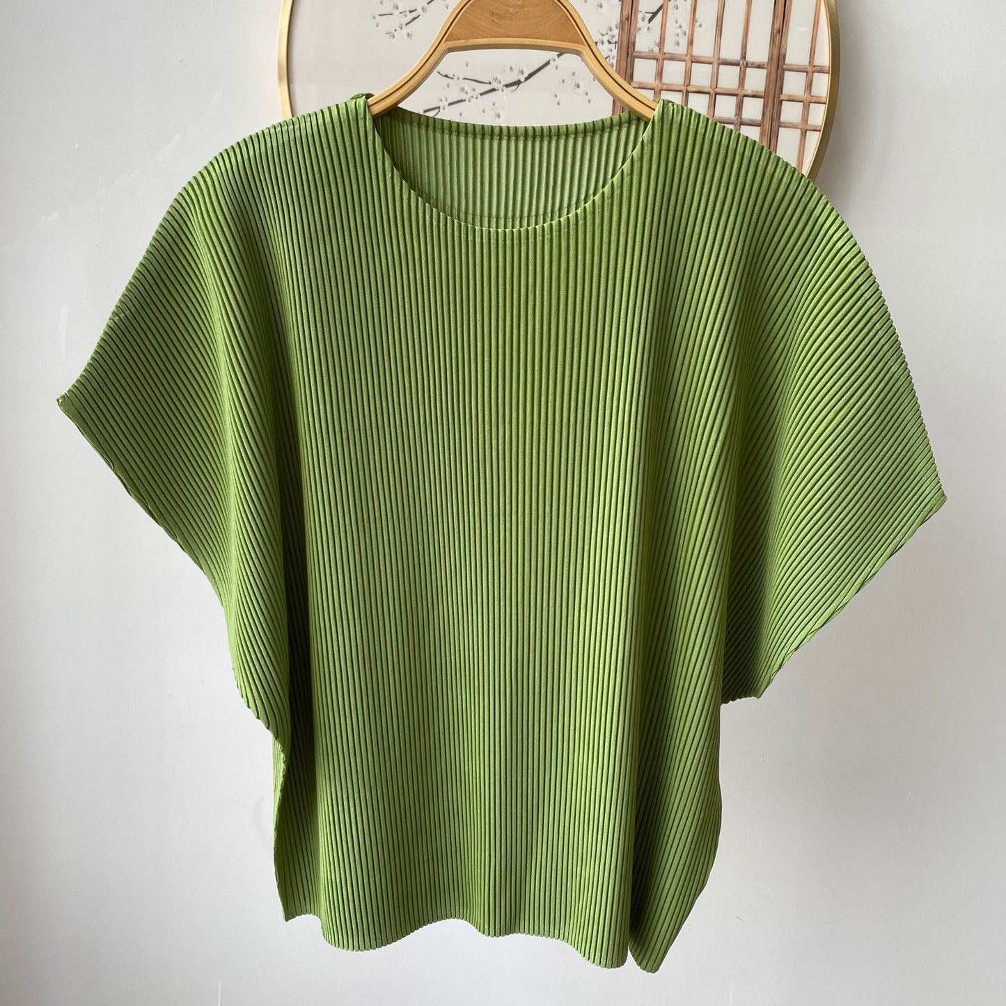 Comfortable Casual Basic Round Neck T-Shirt with Pleated Design, High-End Style by eprolo